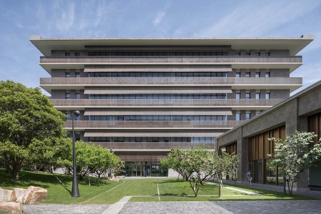 竞博官方网站牛！成都修建家刘家琨获2025普利兹克修建奖(图15)
