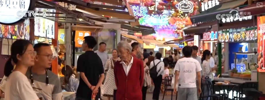 竞博官网首页老街商圈展新颜！“老街区+非遗文立异业态”激活消耗“芳华生机”(图3)