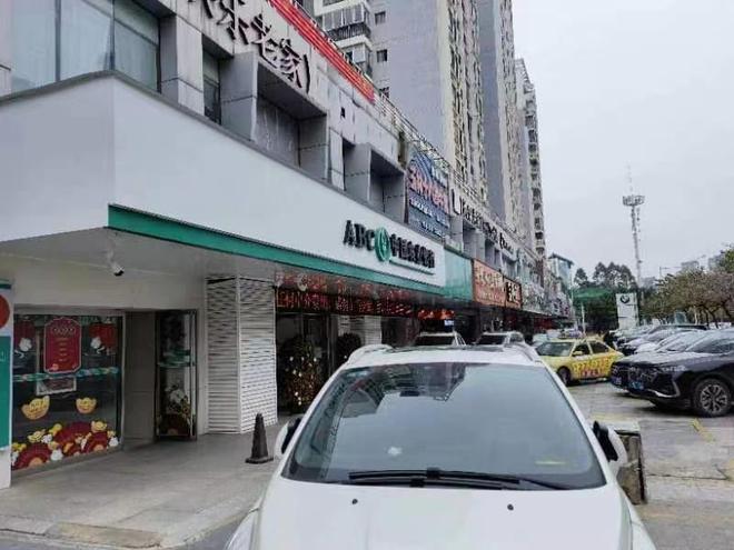 JBO竞博入口南宁市万象城商圈东部一个阛阓被拍卖6172万成交(图1)